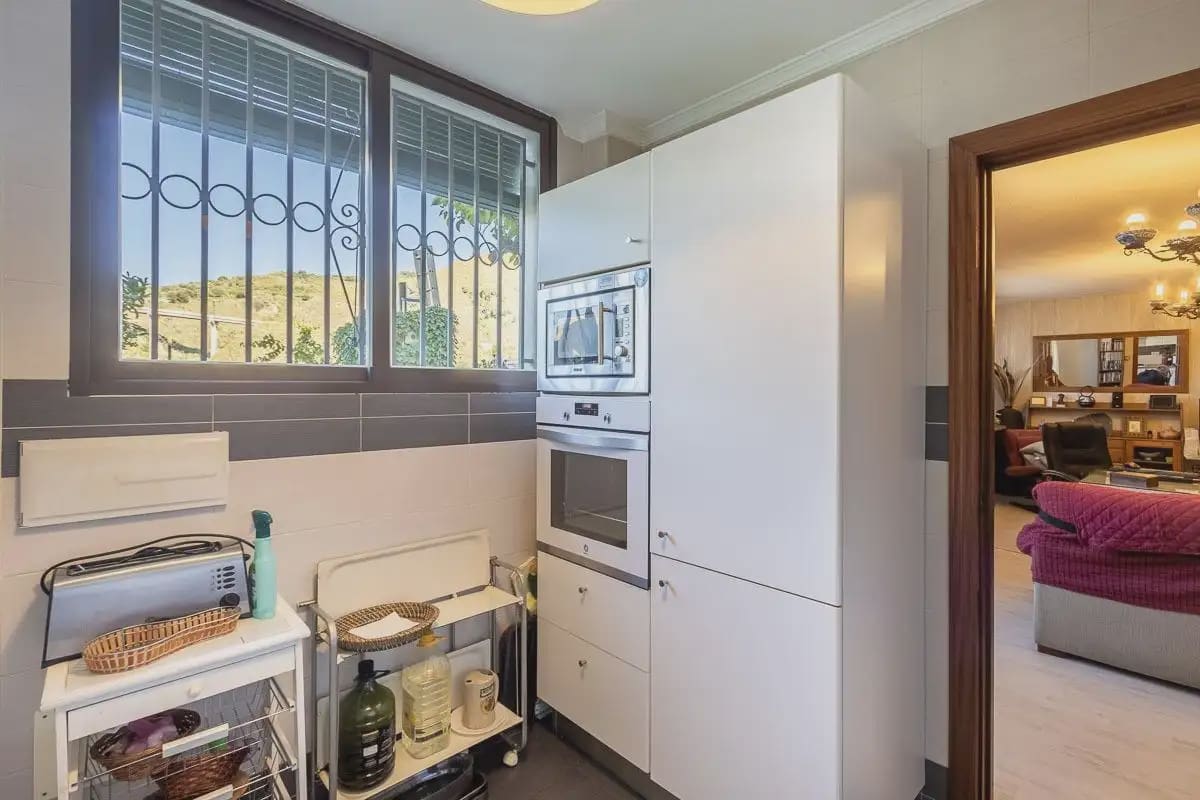 Villa zu verkaufen in Pinos Genil mit Pool Garage - 380.000 € (Ref: 9837646)