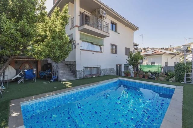 Villa zu verkaufen in Pinos Genil mit Pool Garage - 380.000 € (Ref: 9837646)