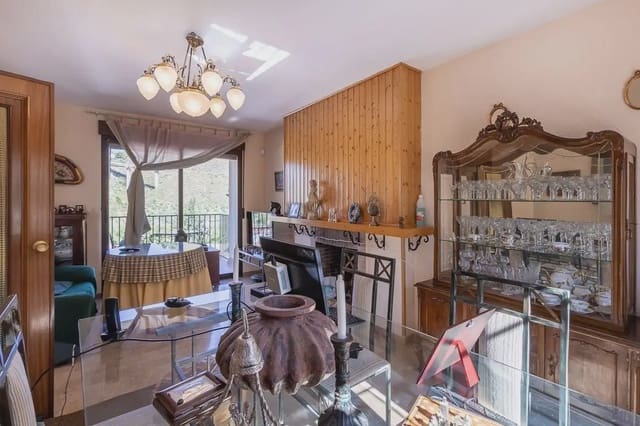 Villa zu verkaufen in Pinos Genil mit Pool Garage - 380.000 € (Ref: 9837646)