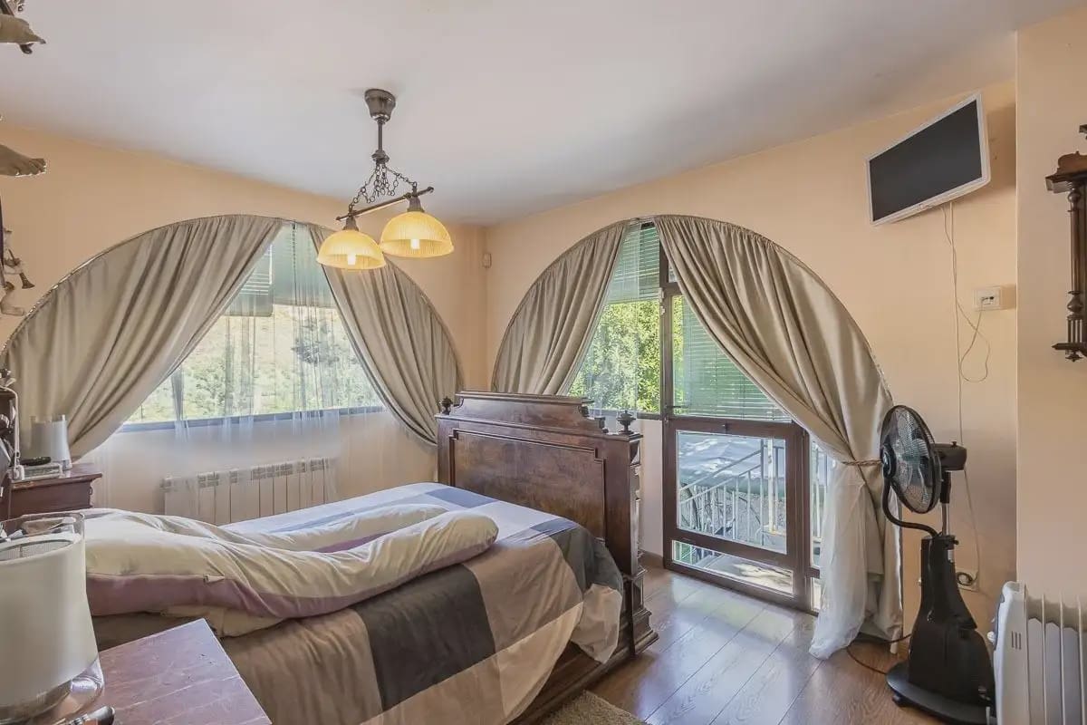 Villa zu verkaufen in Pinos Genil mit Pool Garage - 380.000 € (Ref: 9837646)