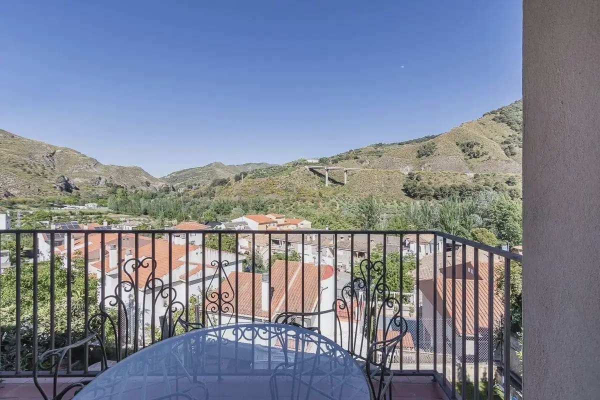 Villa zu verkaufen in Pinos Genil mit Pool Garage - 380.000 € (Ref: 9837646)