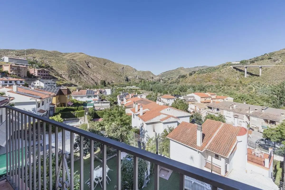 Villa zu verkaufen in Pinos Genil mit Pool Garage - 380.000 € (Ref: 9837646)