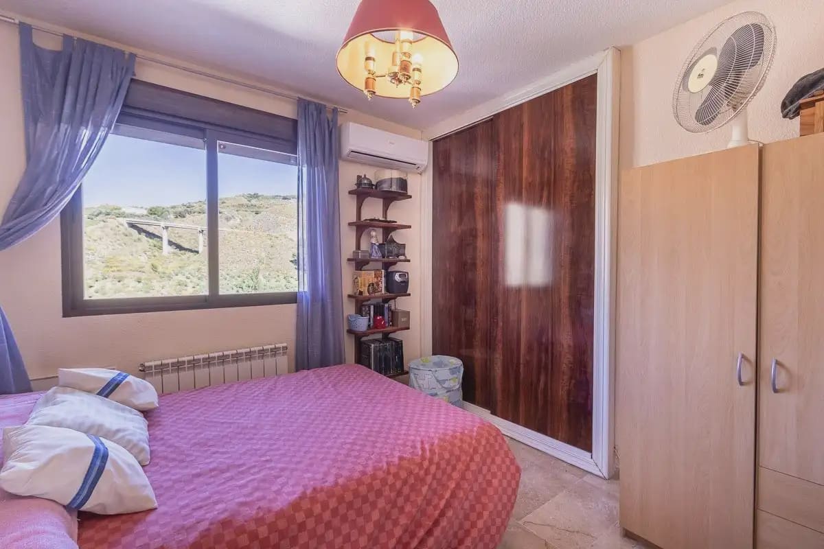 Villa zu verkaufen in Pinos Genil mit Pool Garage - 380.000 € (Ref: 9837646)