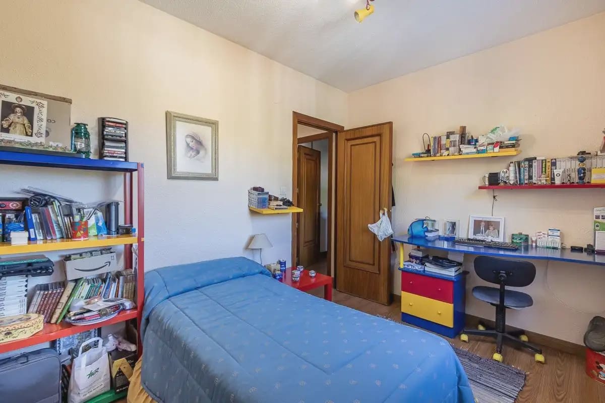 Villa zu verkaufen in Pinos Genil mit Pool Garage - 380.000 € (Ref: 9837646)