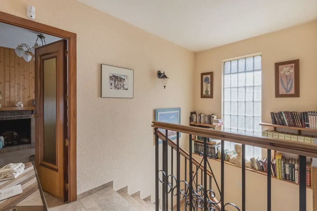 Villa zu verkaufen in Pinos Genil mit Pool Garage - 380.000 € (Ref: 9837646)
