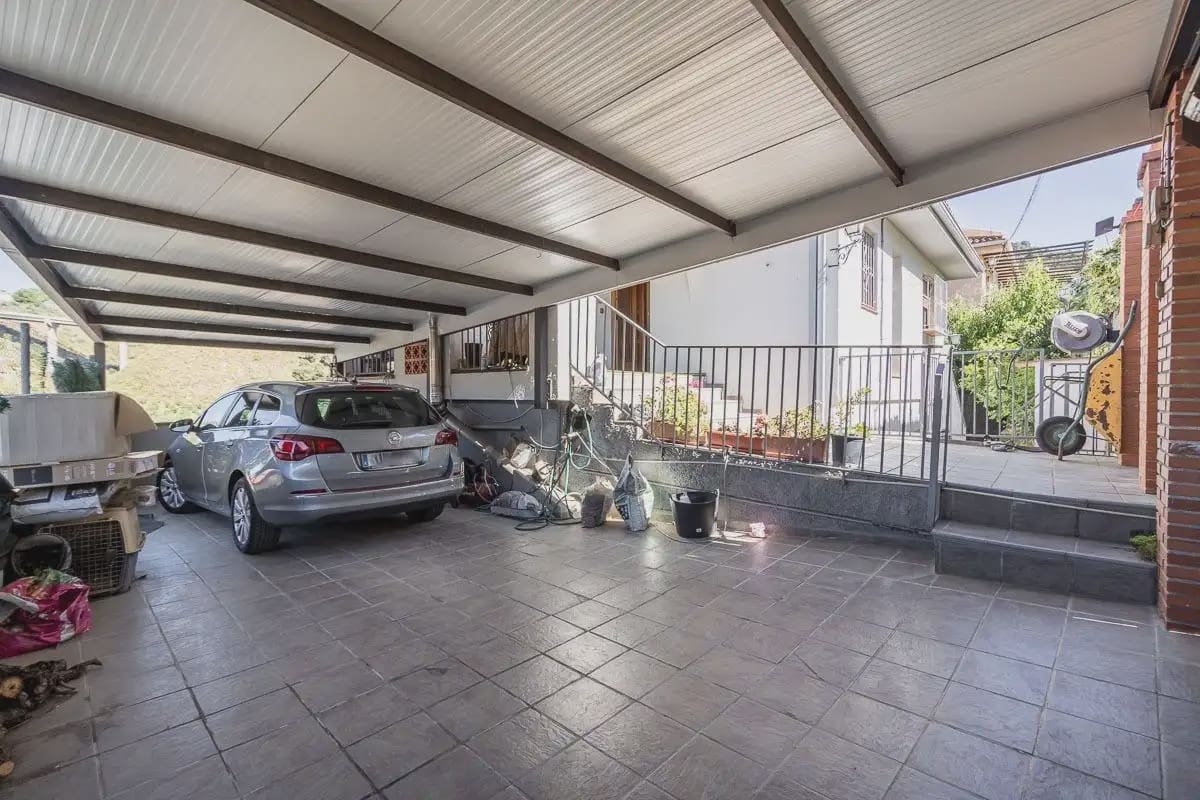 Villa zu verkaufen in Pinos Genil mit Pool Garage - 380.000 € (Ref: 9837646)