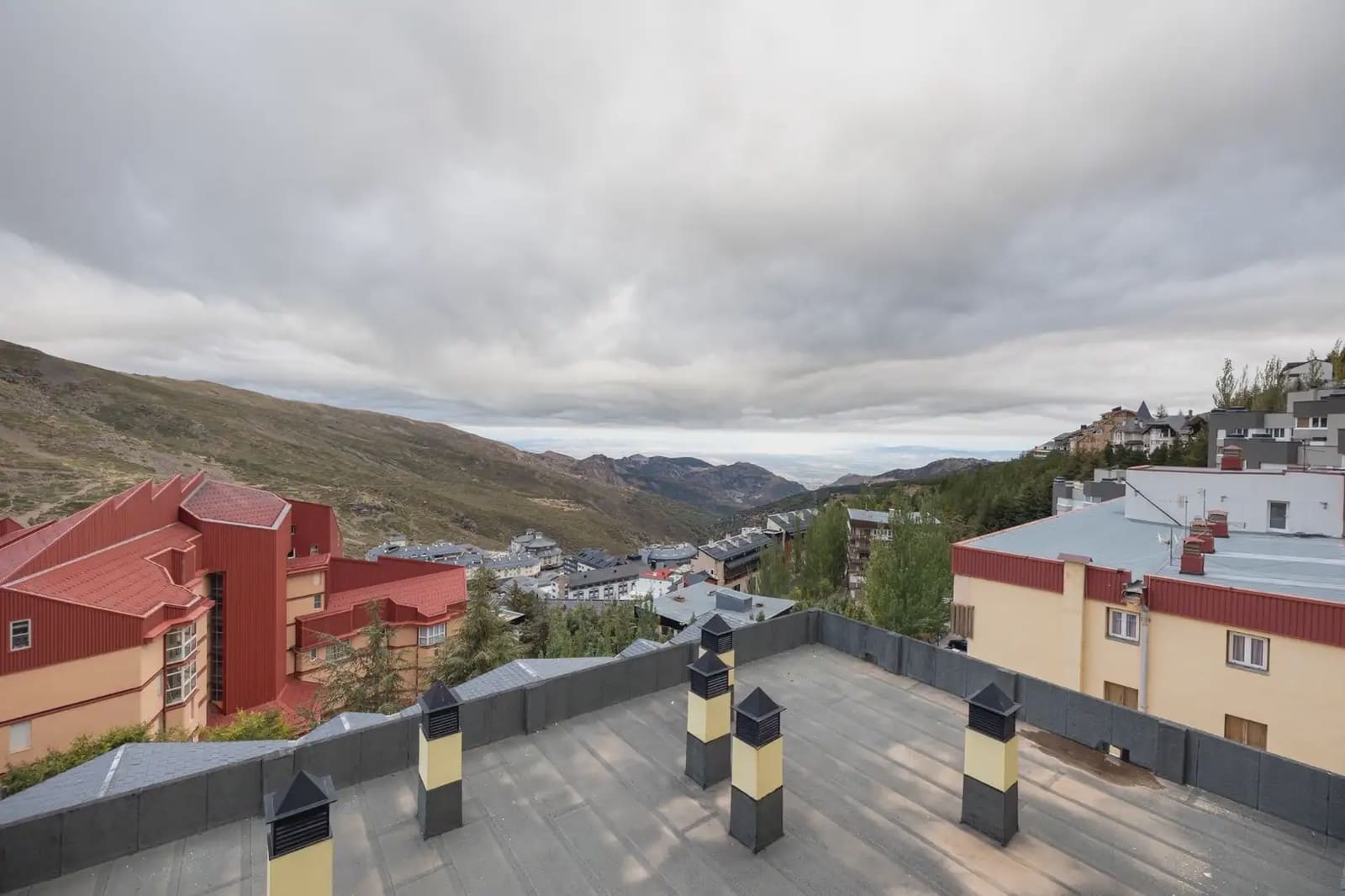 Flat te koop in Sierra Nevada - € 175.000 (Ref: 9837647)