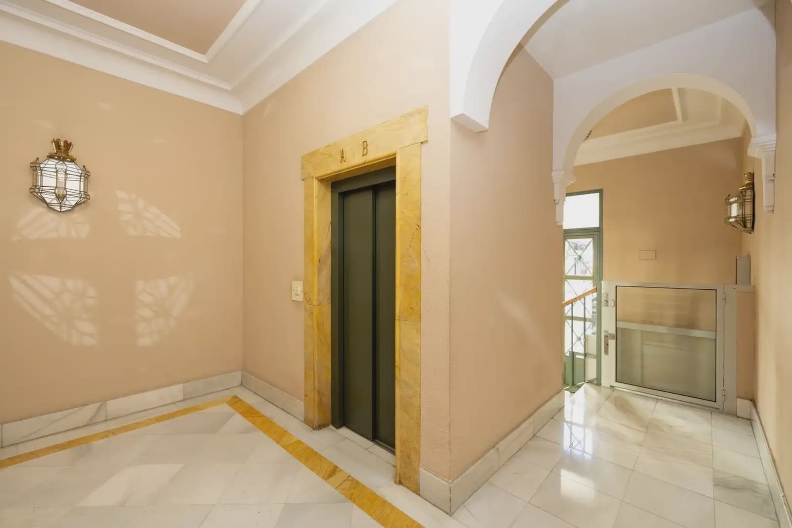Garage for sale in Granada city - € 40,000 (Ref: 9837650)