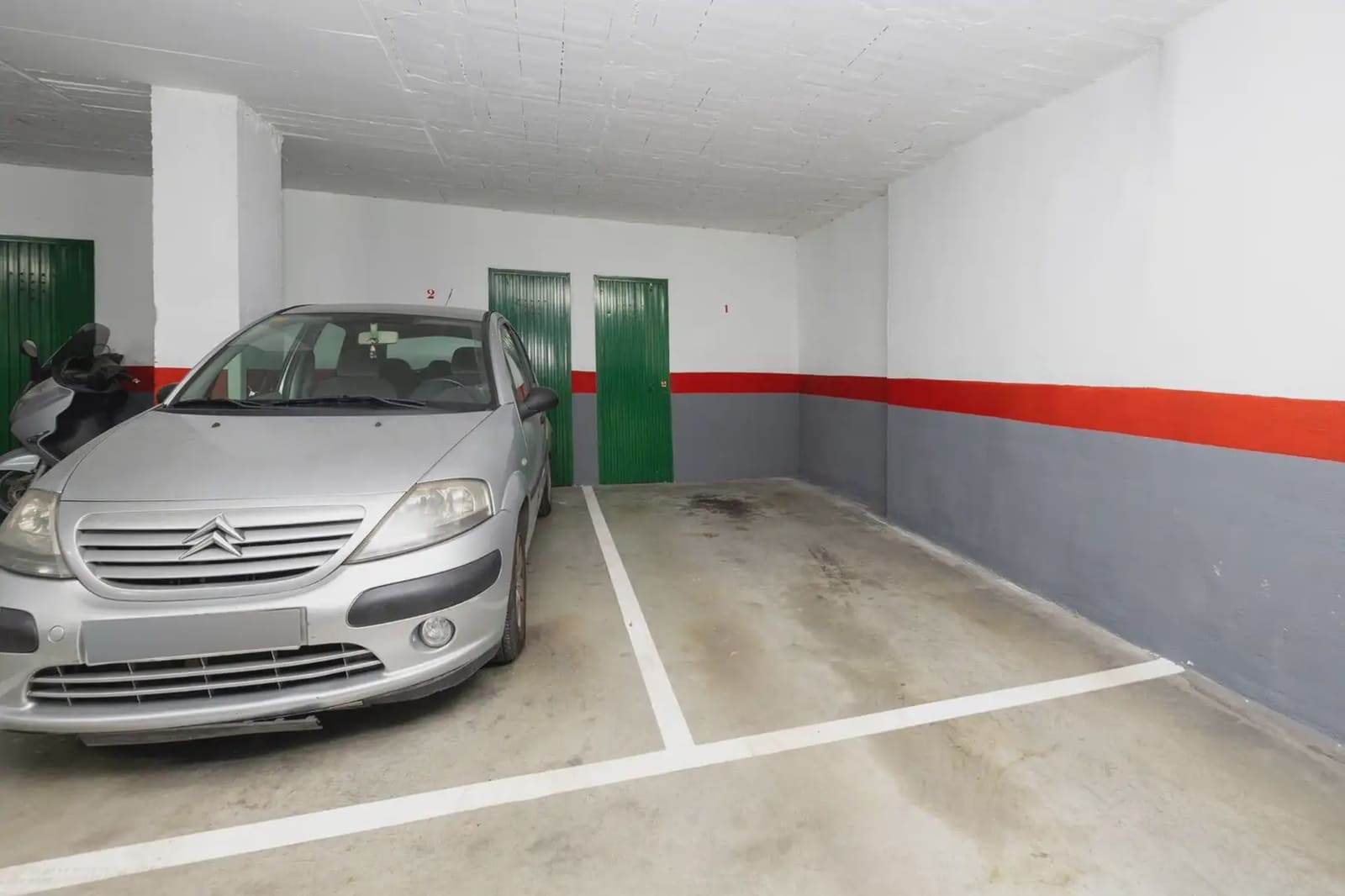 Garage for sale in Granada city - € 40,000 (Ref: 9837650)