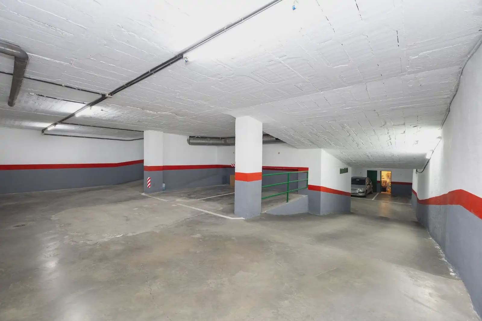 Garage for sale in Granada city - € 40,000 (Ref: 9837650)