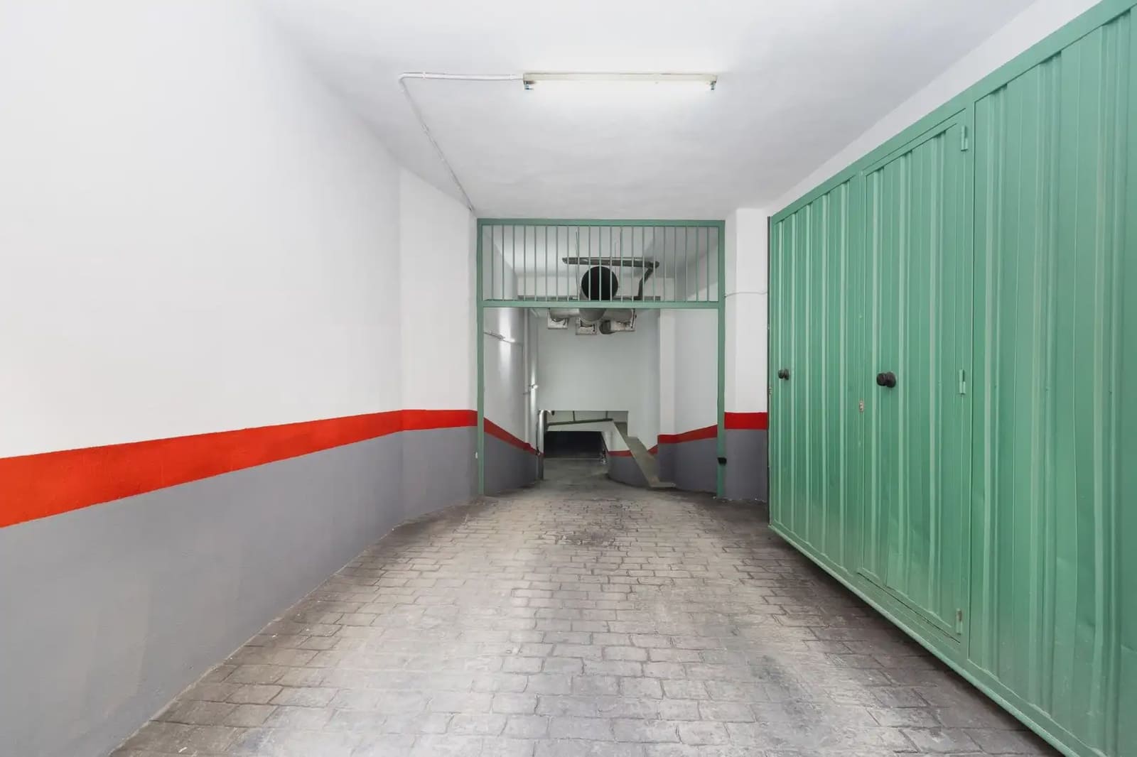 Garage for sale in Granada city - € 40,000 (Ref: 9837650)