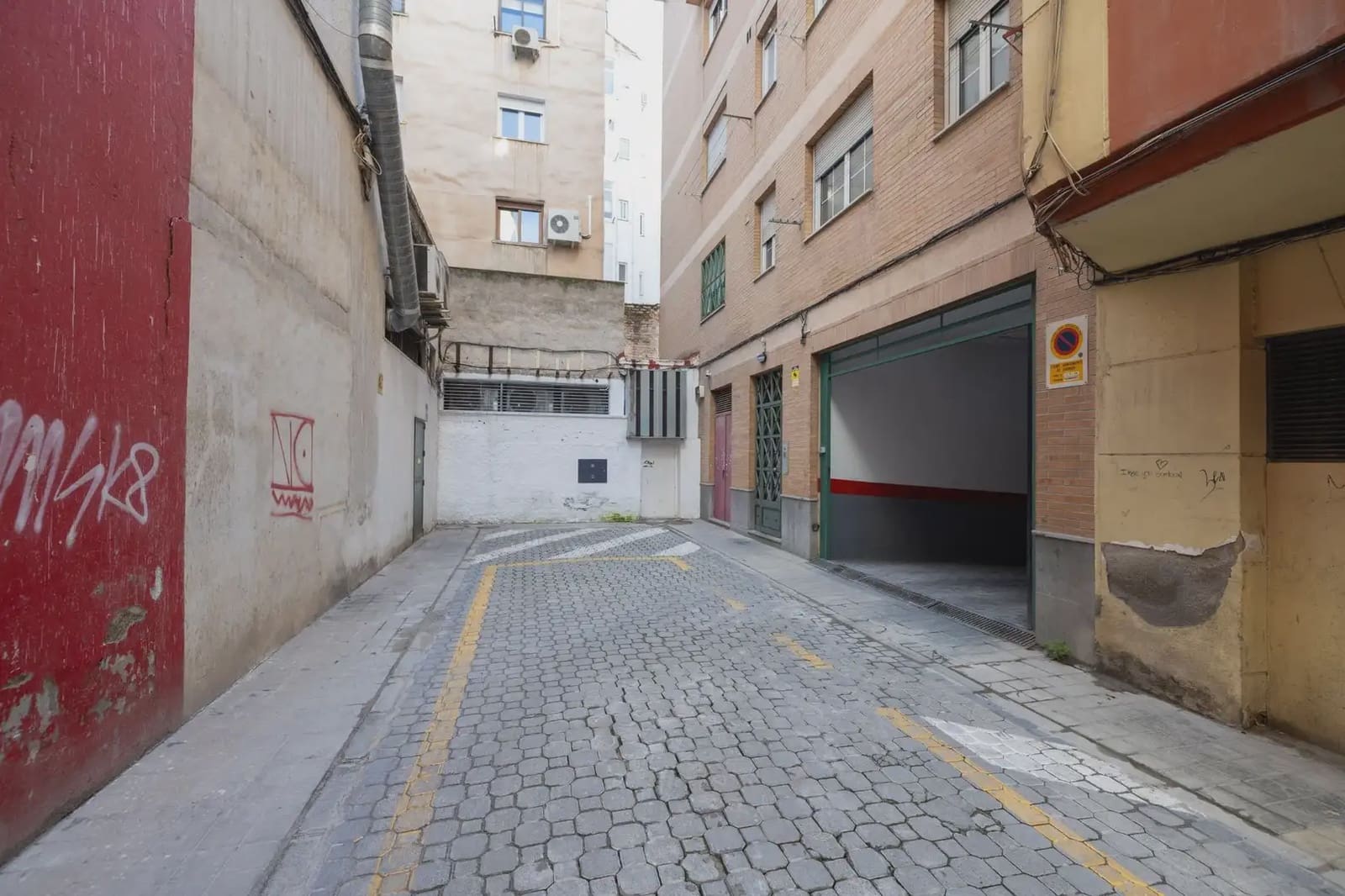 Garage for sale in Granada city - € 40,000 (Ref: 9837650)