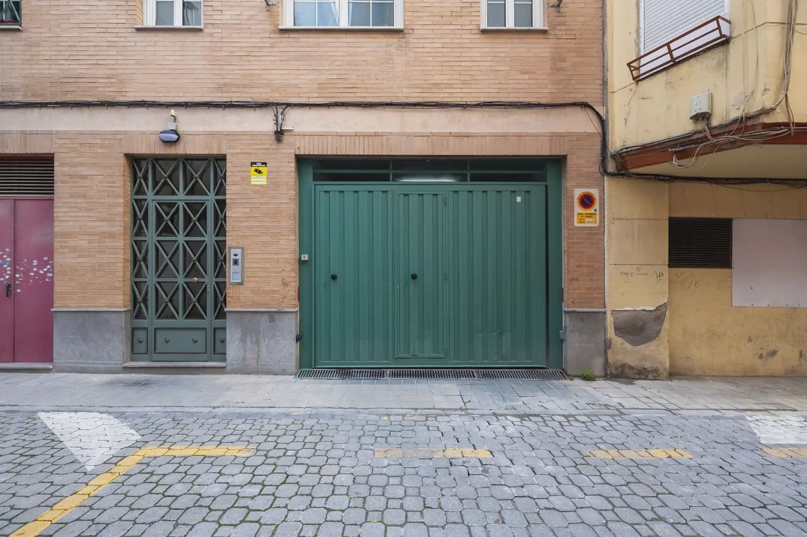 Garage for sale in Granada city - € 40,000 (Ref: 9837650)