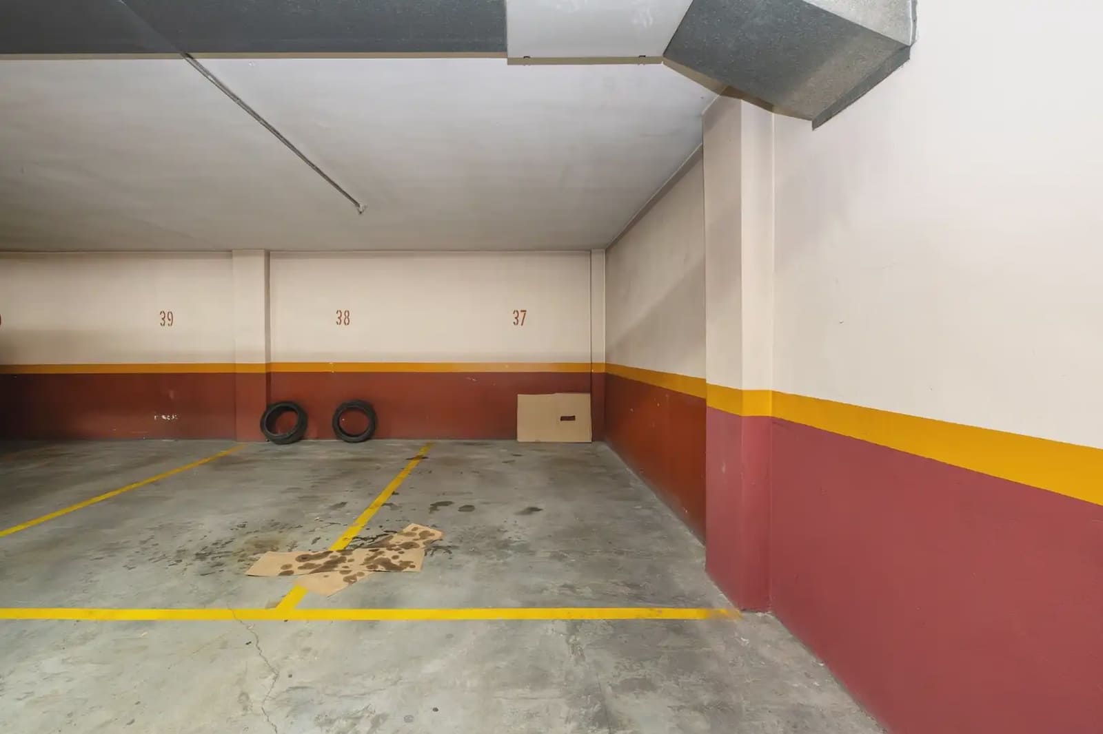 Garage for sale in Granada city - € 46,000 (Ref: 9837651)