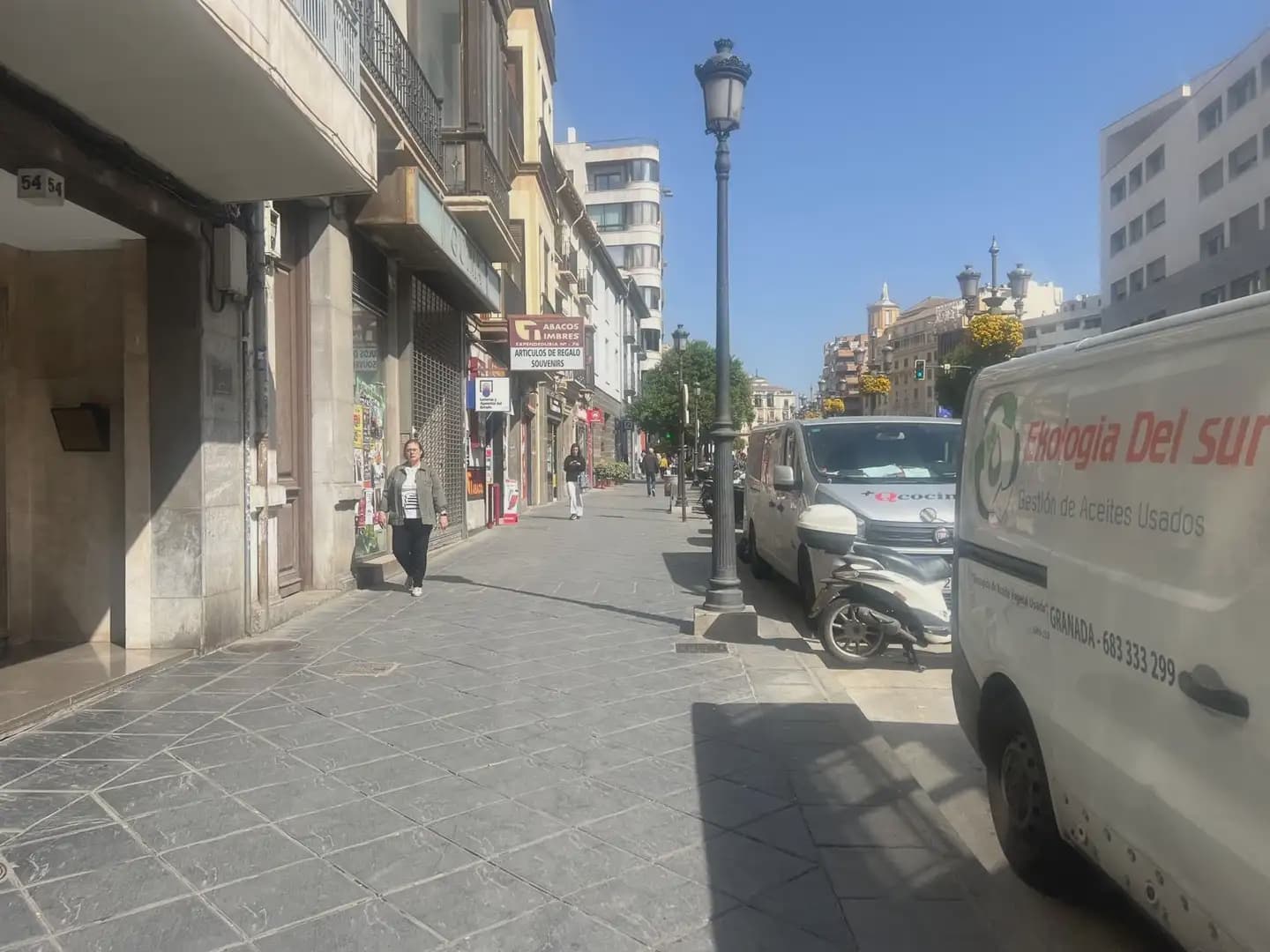 Commercial for rent in Granada city - € 3,000 (Ref: 9837652)