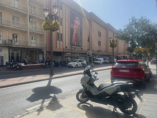 Commercial for rent in San Matías - Realejo, Granada city - € 3,000 (Ref: 9837652)
