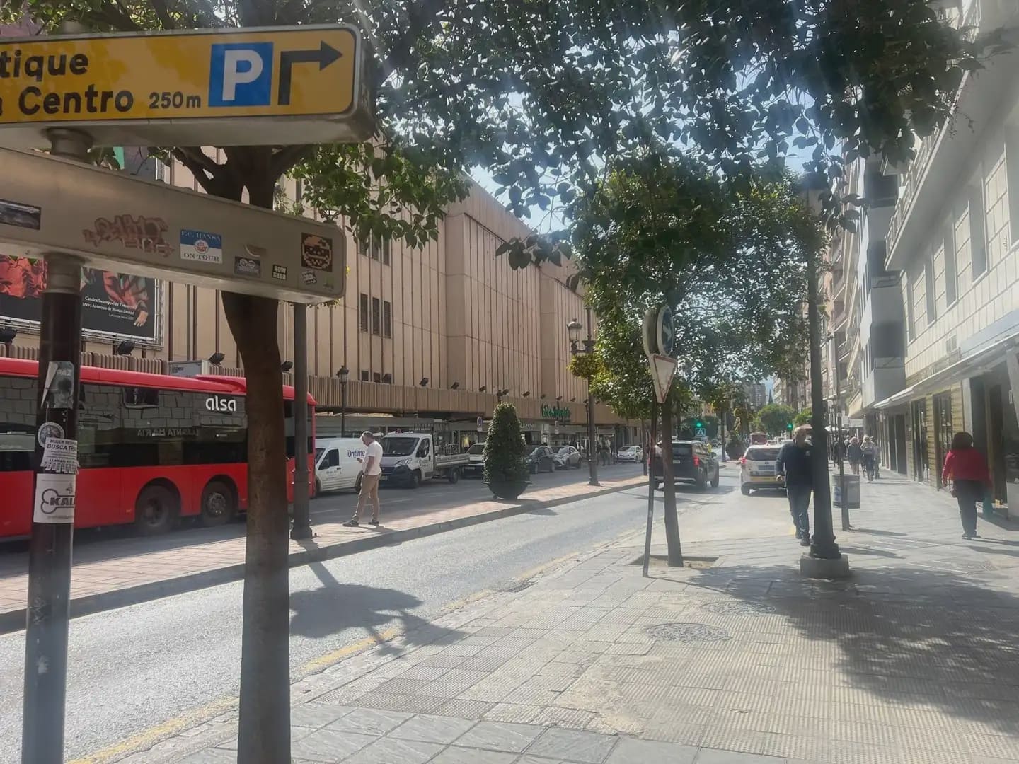 Commercial for rent in Granada city - € 3,000 (Ref: 9837652)