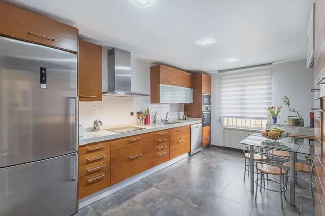 Villa till salu i Alhendín med pool garage - 390 000 € (Ref: 9837653)