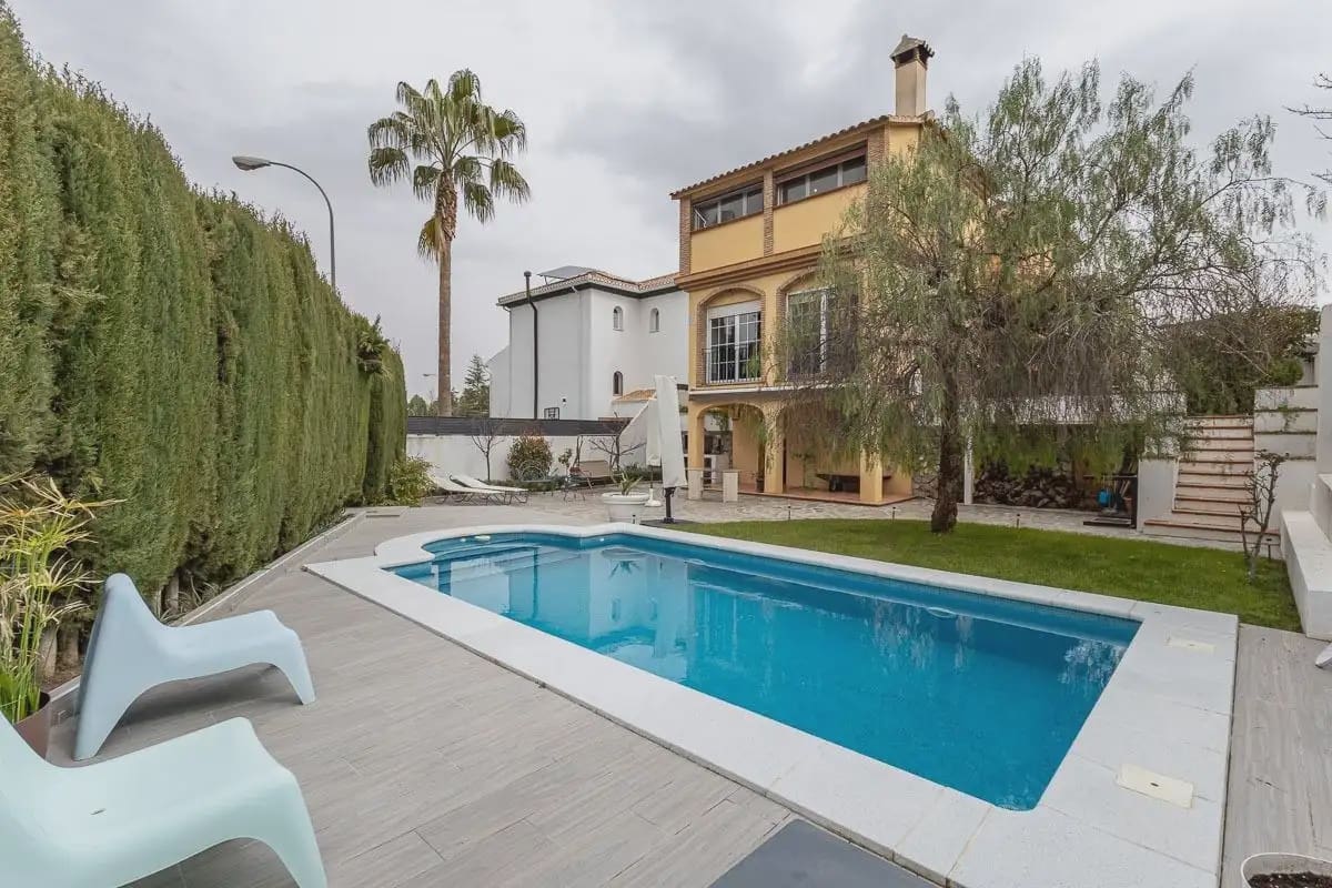 Villa te koop in Alhendin met zwembad garage - € 390.000 (Ref: 9837653)