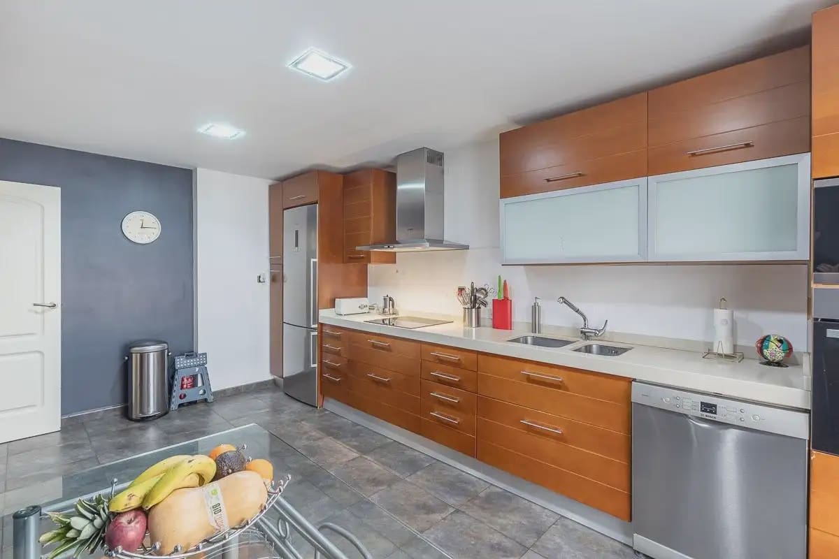 Villa te koop in Alhendin met zwembad garage - € 390.000 (Ref: 9837653)