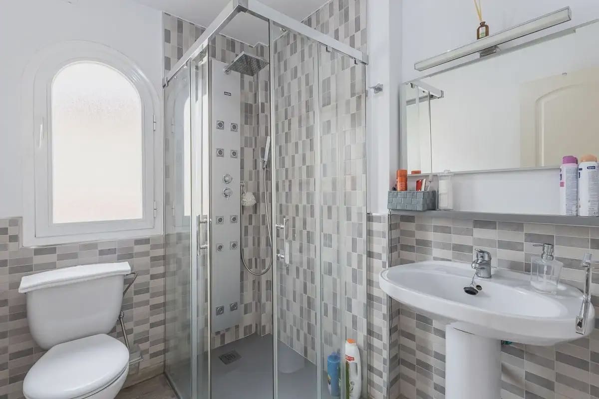 Villa te koop in Alhendin met zwembad garage - € 390.000 (Ref: 9837653)