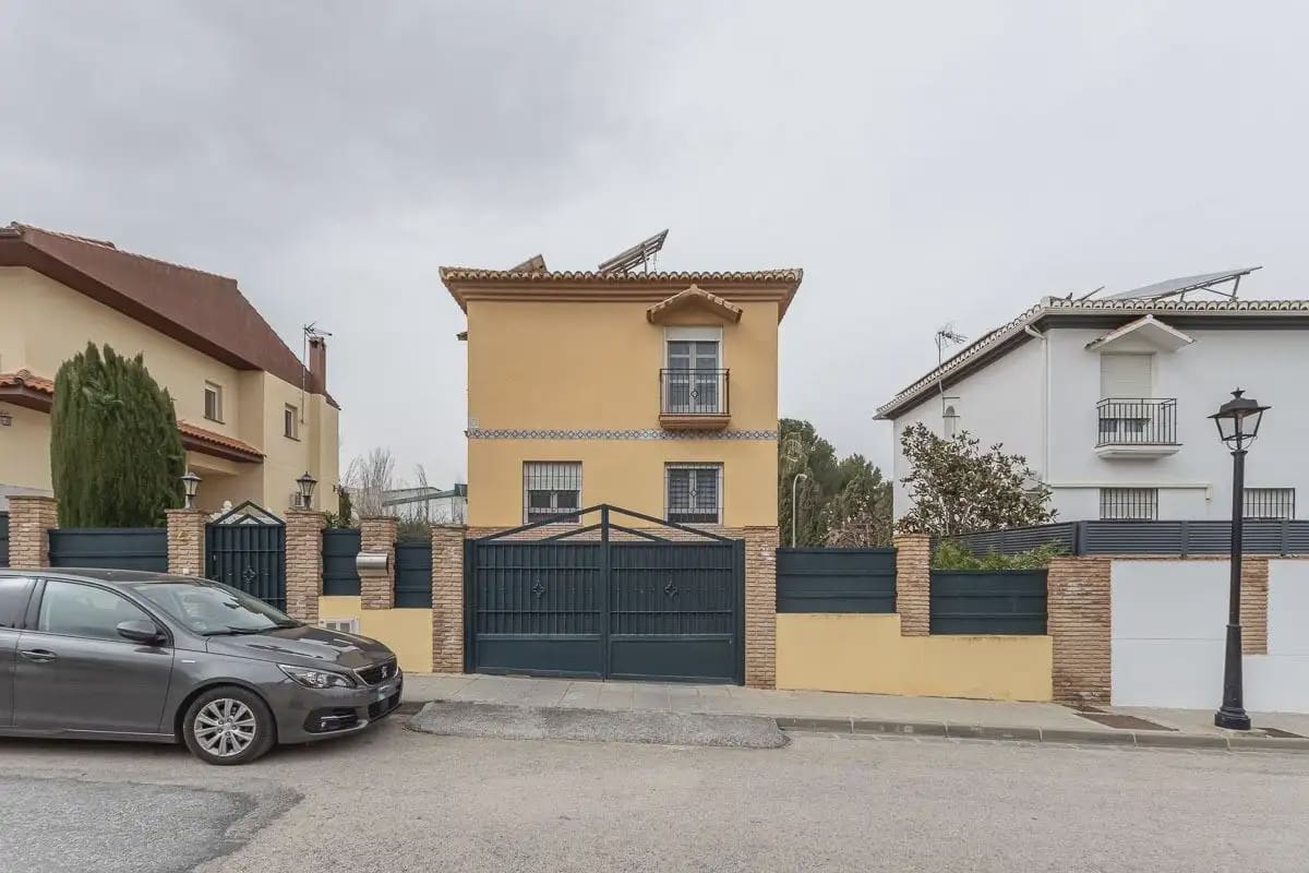 Villa te koop in Alhendin met zwembad garage - € 390.000 (Ref: 9837653)