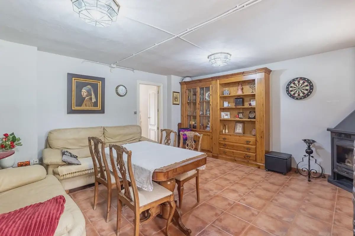 Villa te koop in Alhendin met zwembad garage - € 390.000 (Ref: 9837653)
