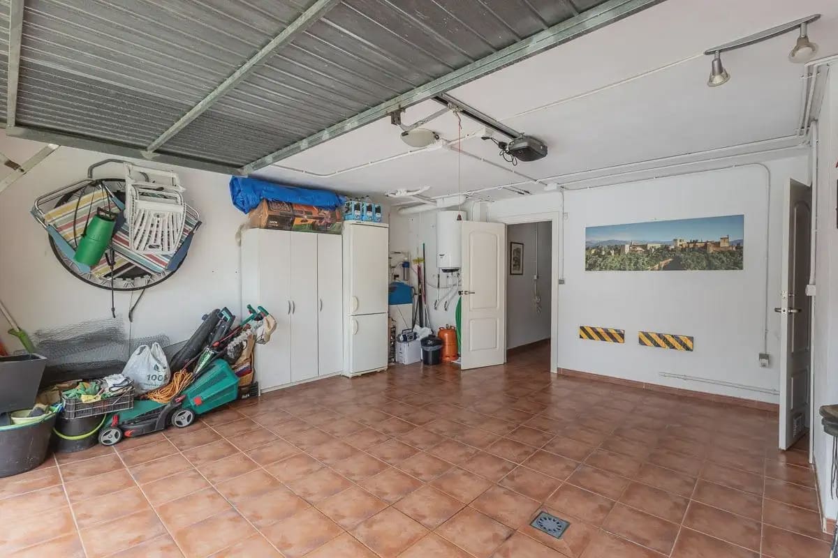 Villa te koop in Alhendin met zwembad garage - € 390.000 (Ref: 9837653)