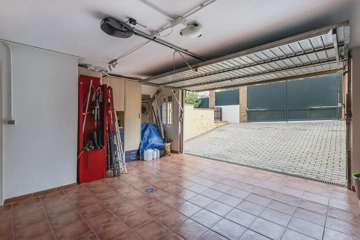 Villa te koop in Alhendin met zwembad garage - € 390.000 (Ref: 9837653)