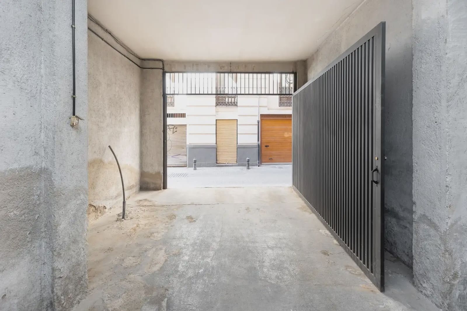 Garage for sale in Granada city - € 40,000 (Ref: 9837654)
