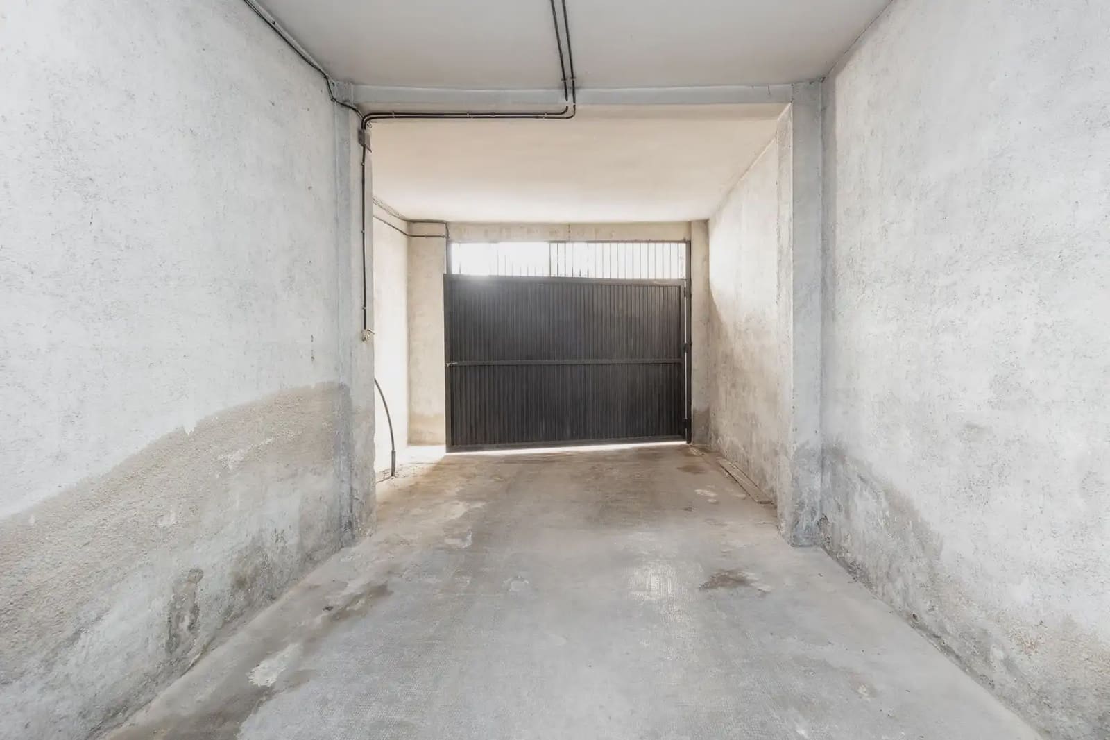 Garage for sale in Granada city - € 40,000 (Ref: 9837654)