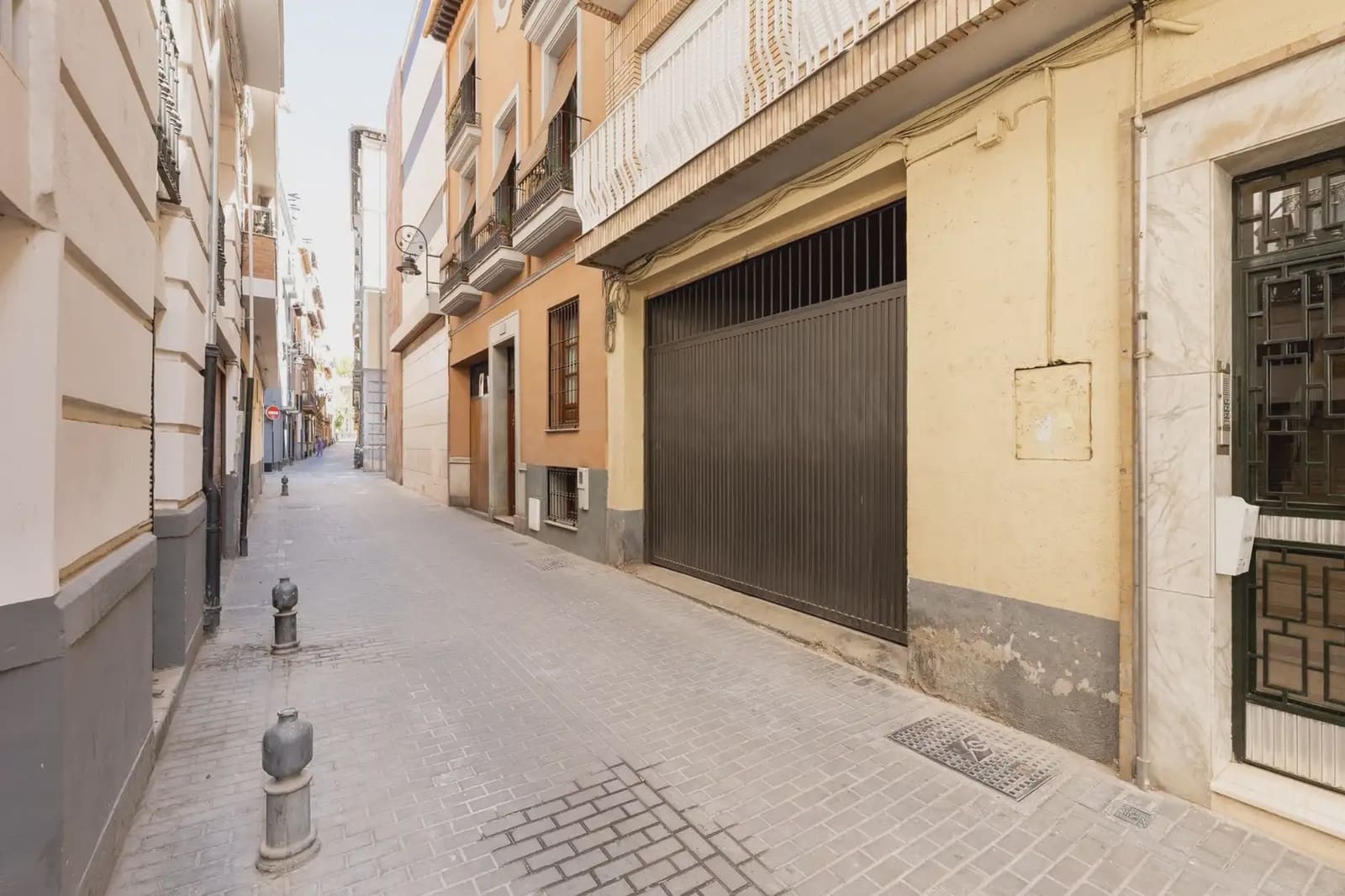 Garage for sale in Granada city - € 40,000 (Ref: 9837654)
