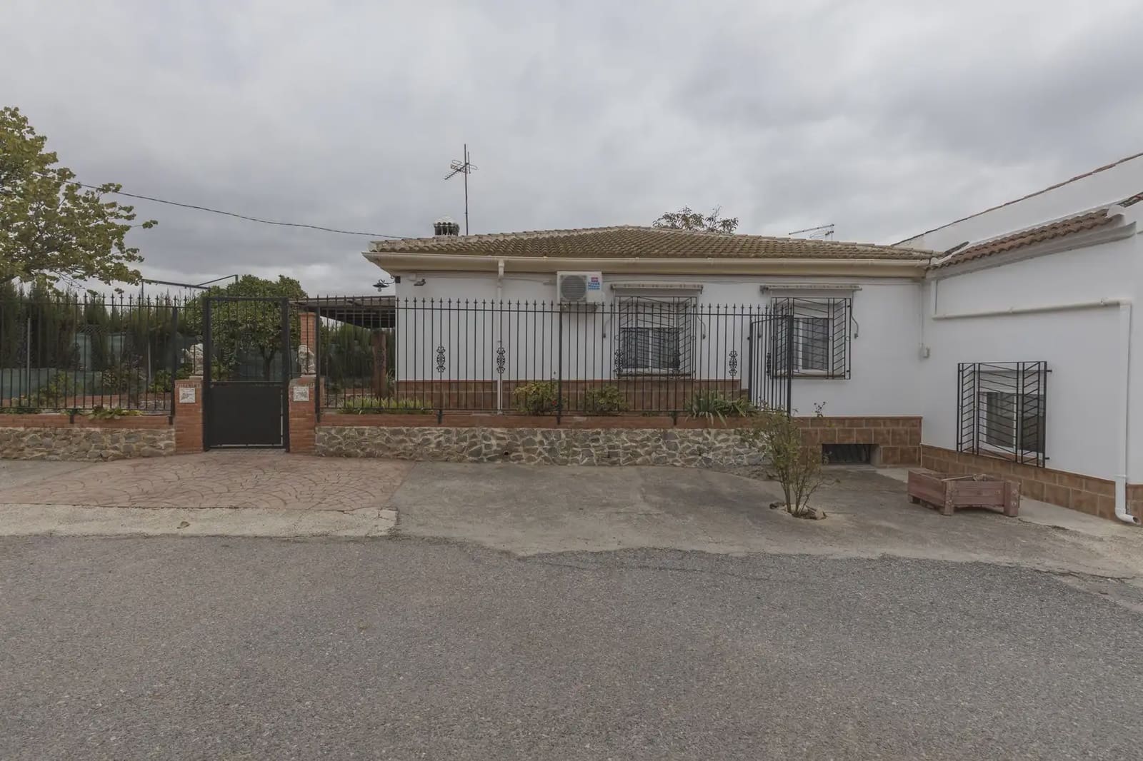 Finca/Landehus til salg i Huetor Tajar med garage - € 240.000 (Ref: 9837655)