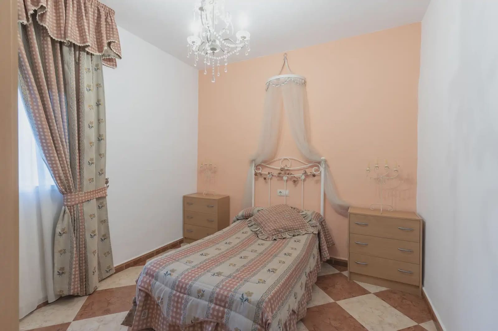 Finca/Landehus til salg i Huetor Tajar med garage - € 240.000 (Ref: 9837655)