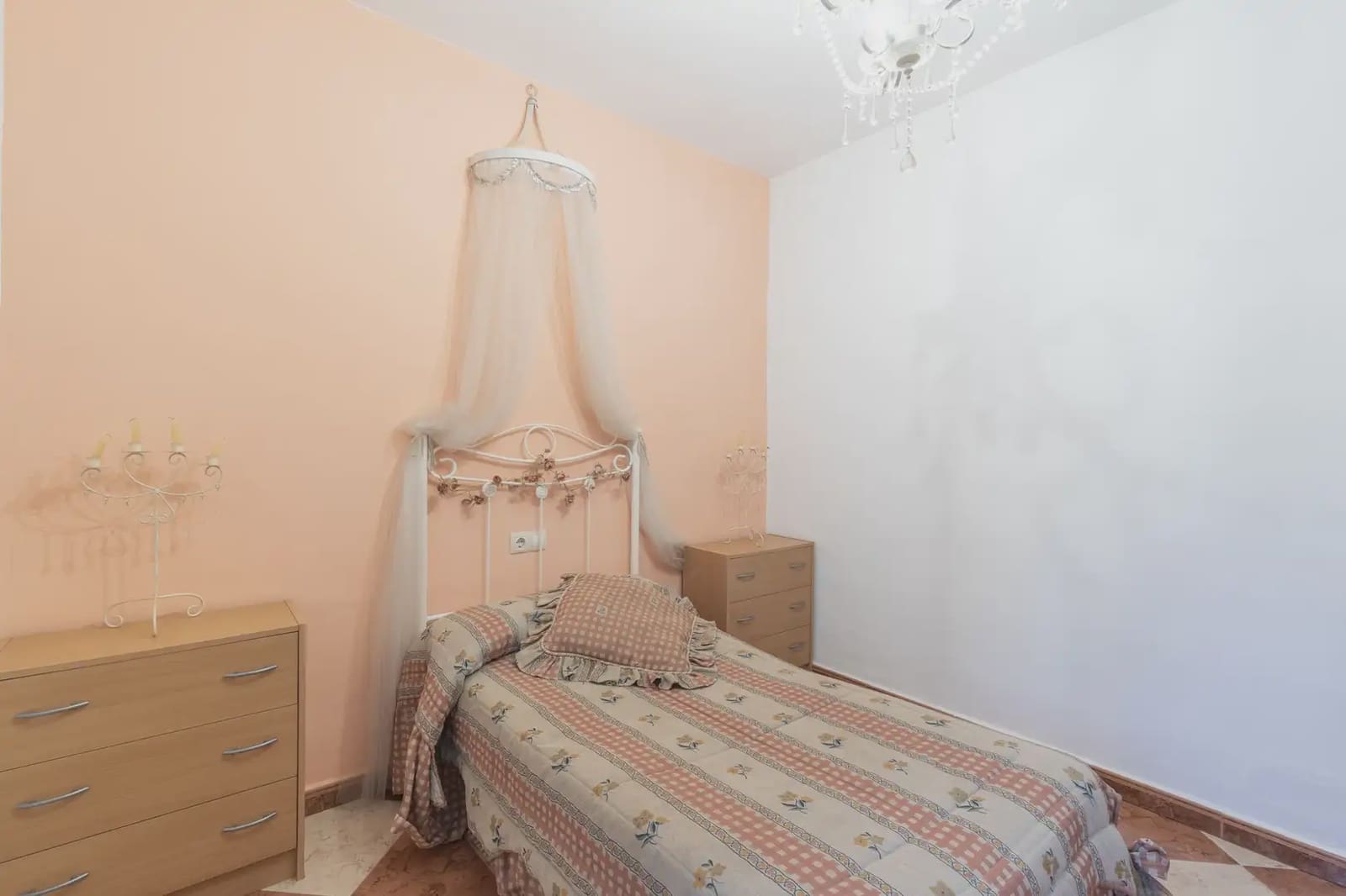 Finca/Landehus til salg i Huetor Tajar med garage - € 240.000 (Ref: 9837655)