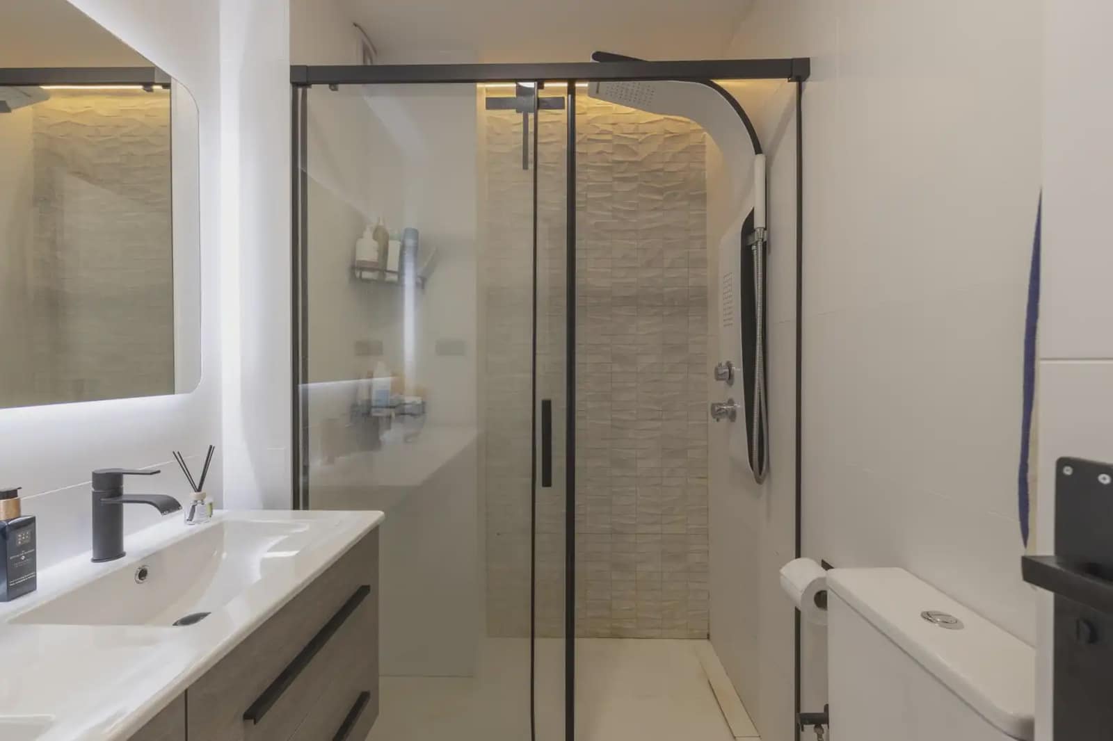 Flat for sale in Gojar with pool - € 195,000 (Ref: 9837657)