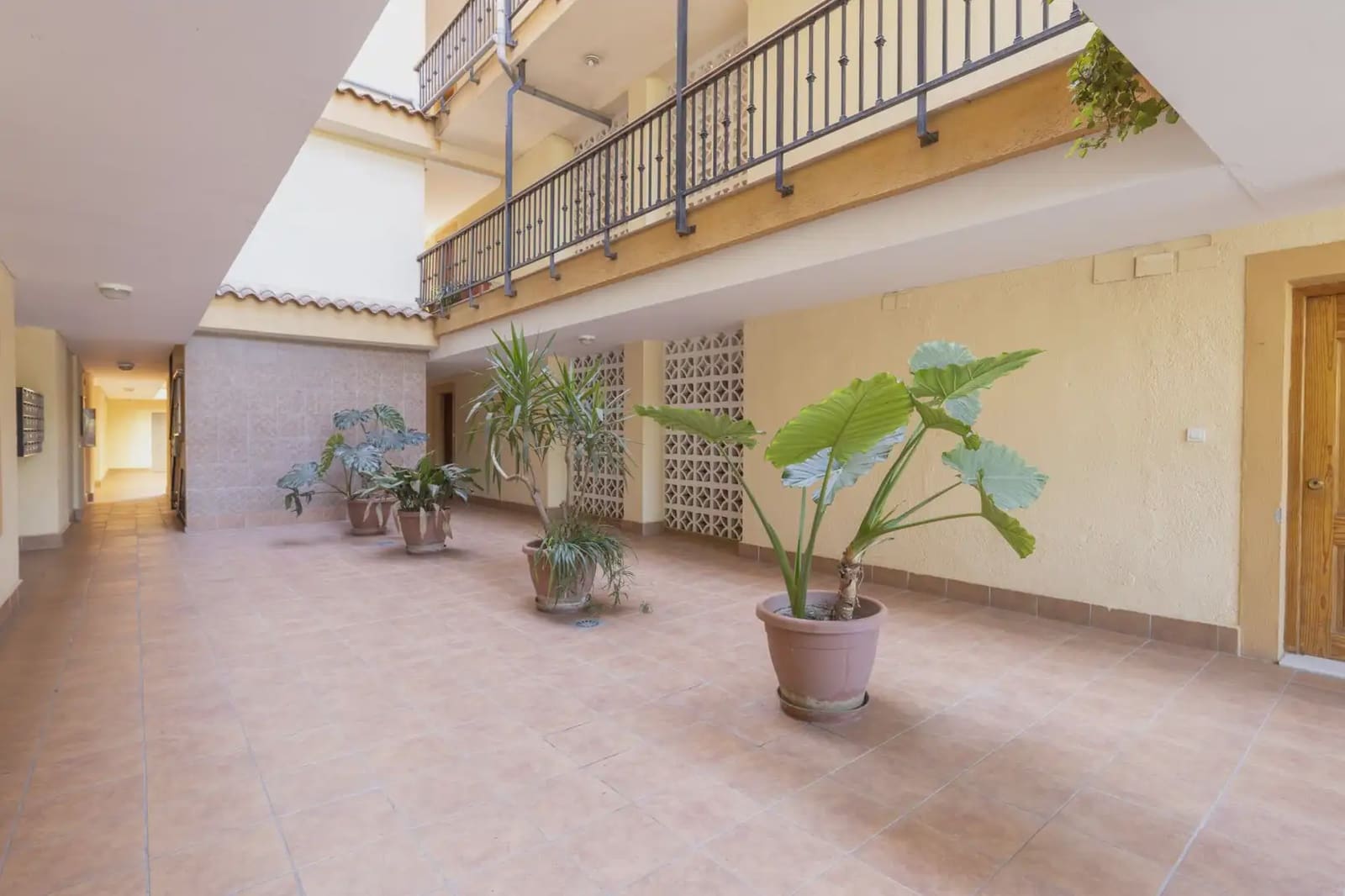 Flat for sale in Gojar with pool - € 195,000 (Ref: 9837657)