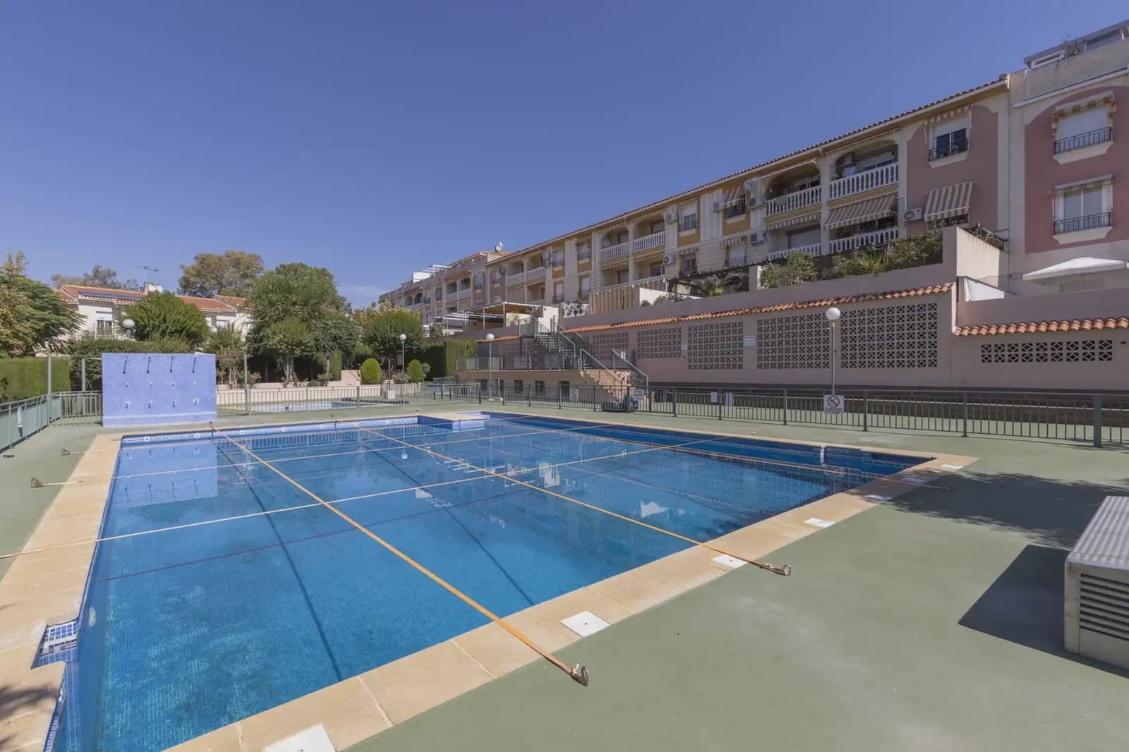 Flat for sale in Gojar with pool - € 195,000 (Ref: 9837657)