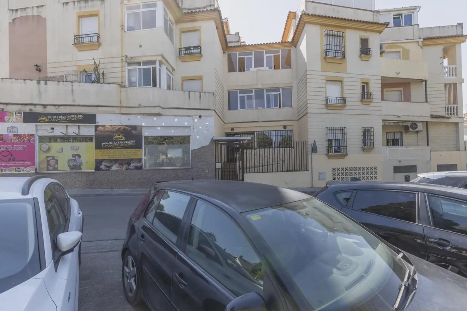 Flat for sale in Gojar with pool - € 195,000 (Ref: 9837657)