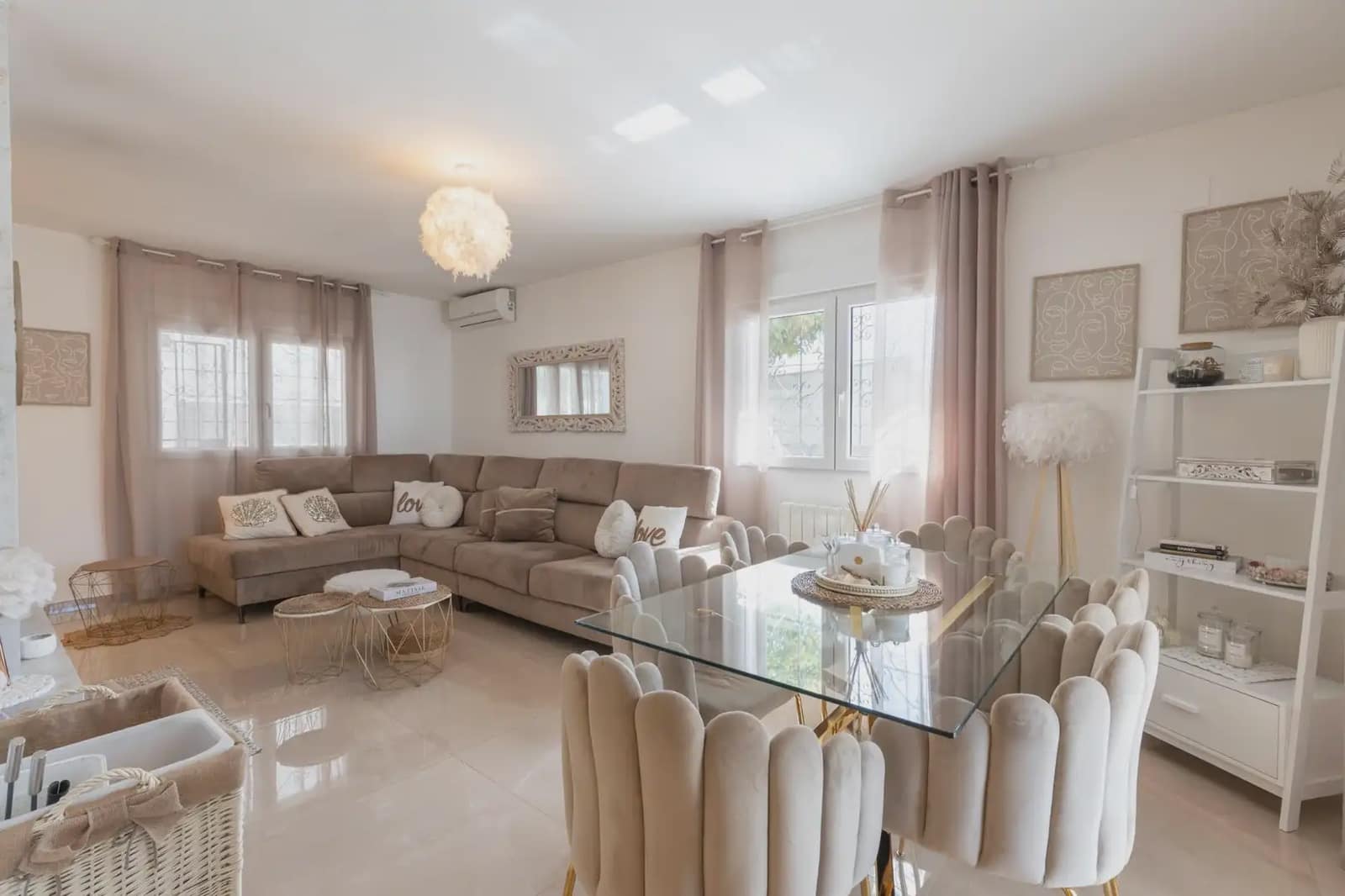Dom blizniak na sprzedaż w Peligros z garażem - 395 000 € (Ref: 9837658)