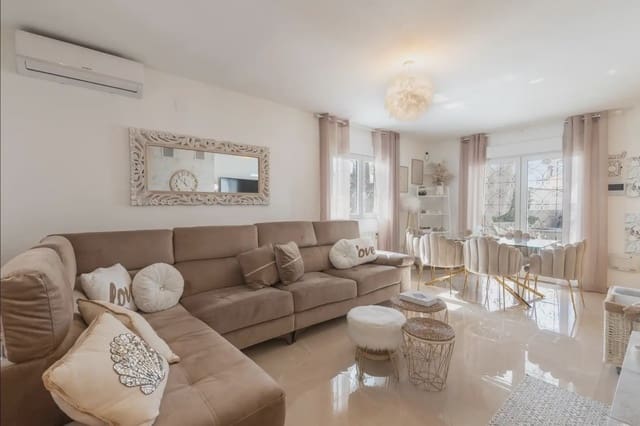 Dom blizniak na sprzedaż w Peligros z garażem - 395 000 € (Ref: 9837658)