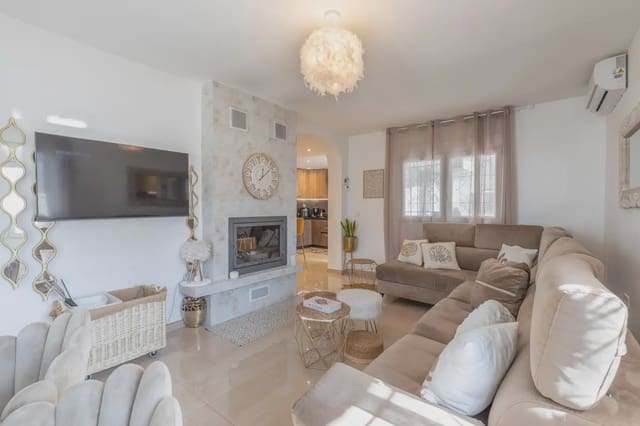Dom blizniak na sprzedaż w Peligros z garażem - 395 000 € (Ref: 9837658)