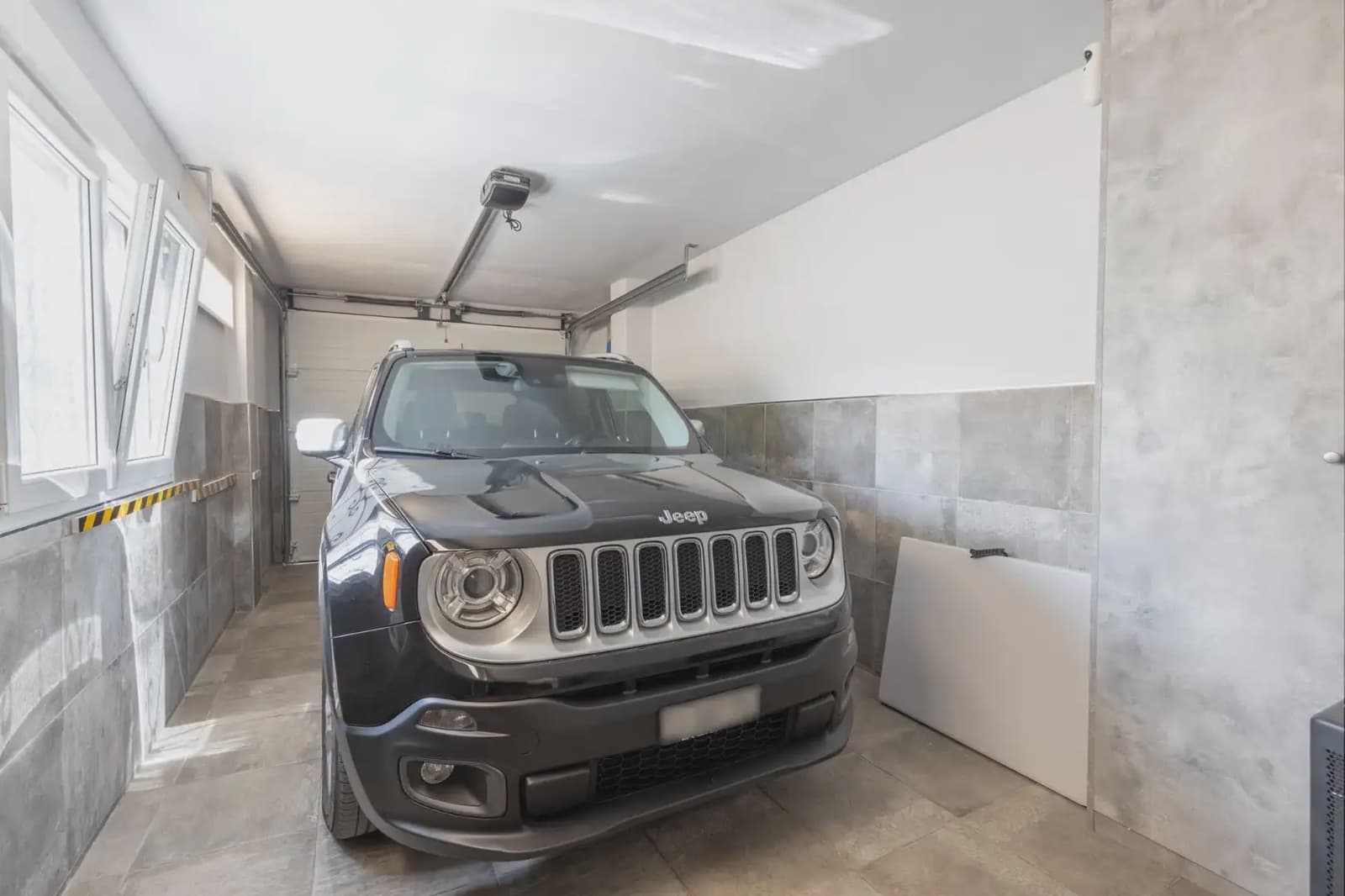 Dom blizniak na sprzedaż w Peligros z garażem - 395 000 € (Ref: 9837658)
