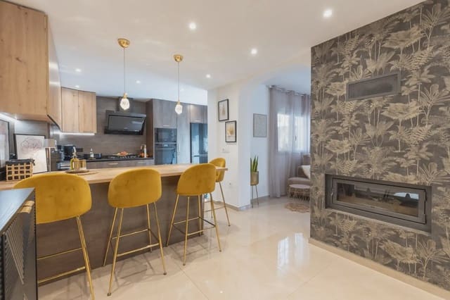 Dom blizniak na sprzedaż w Peligros z garażem - 395 000 € (Ref: 9837658)