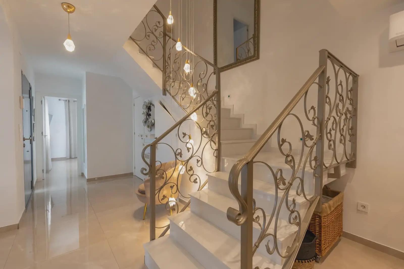 Dom blizniak na sprzedaż w Peligros z garażem - 395 000 € (Ref: 9837658)