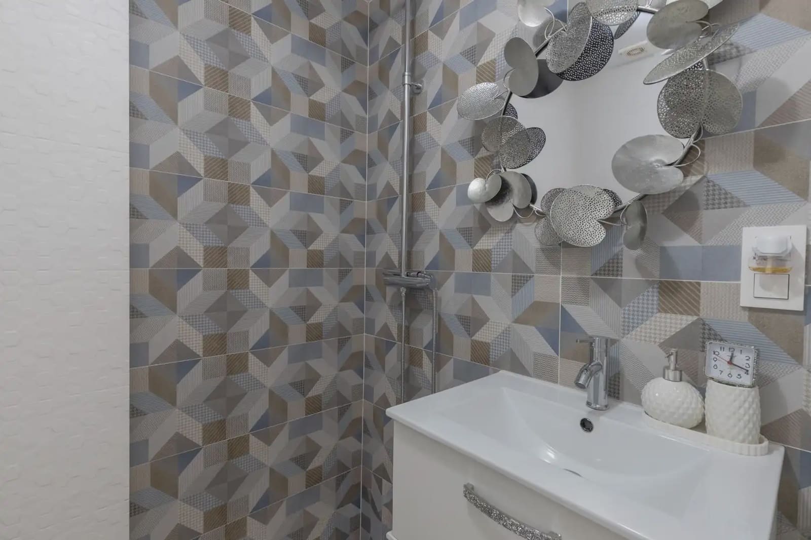 Dom blizniak na sprzedaż w Peligros z garażem - 395 000 € (Ref: 9837658)