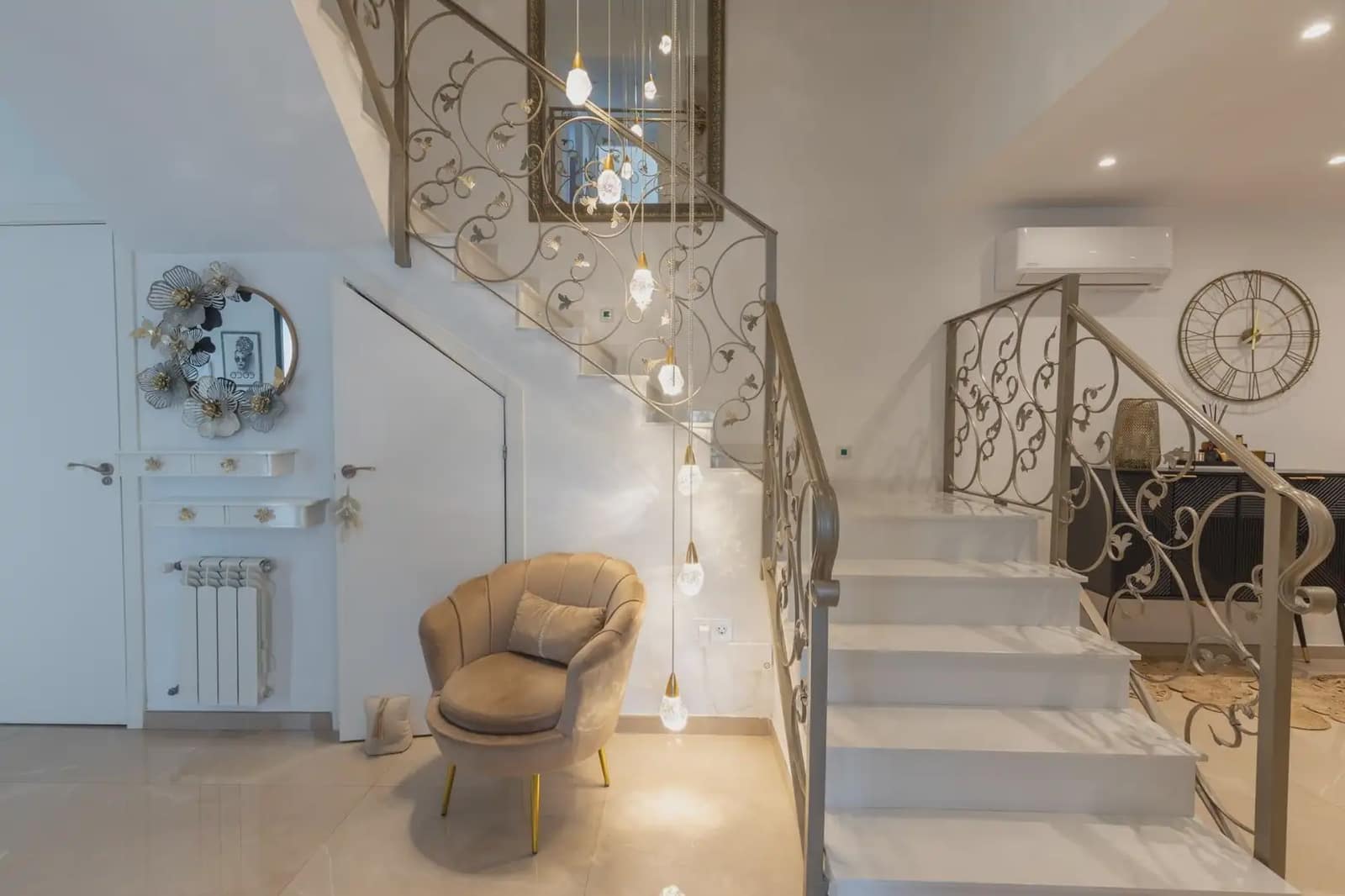 Dom blizniak na sprzedaż w Peligros z garażem - 395 000 € (Ref: 9837658)