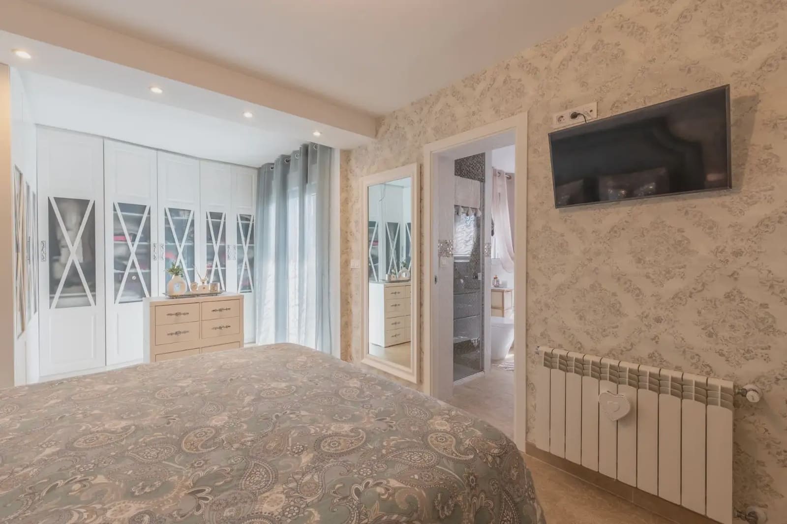Dom blizniak na sprzedaż w Peligros z garażem - 395 000 € (Ref: 9837658)