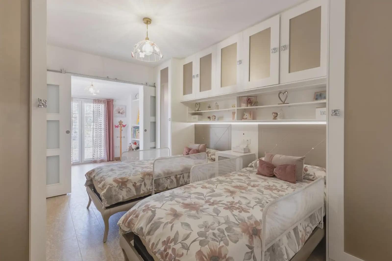 Dom blizniak na sprzedaż w Peligros z garażem - 395 000 € (Ref: 9837658)