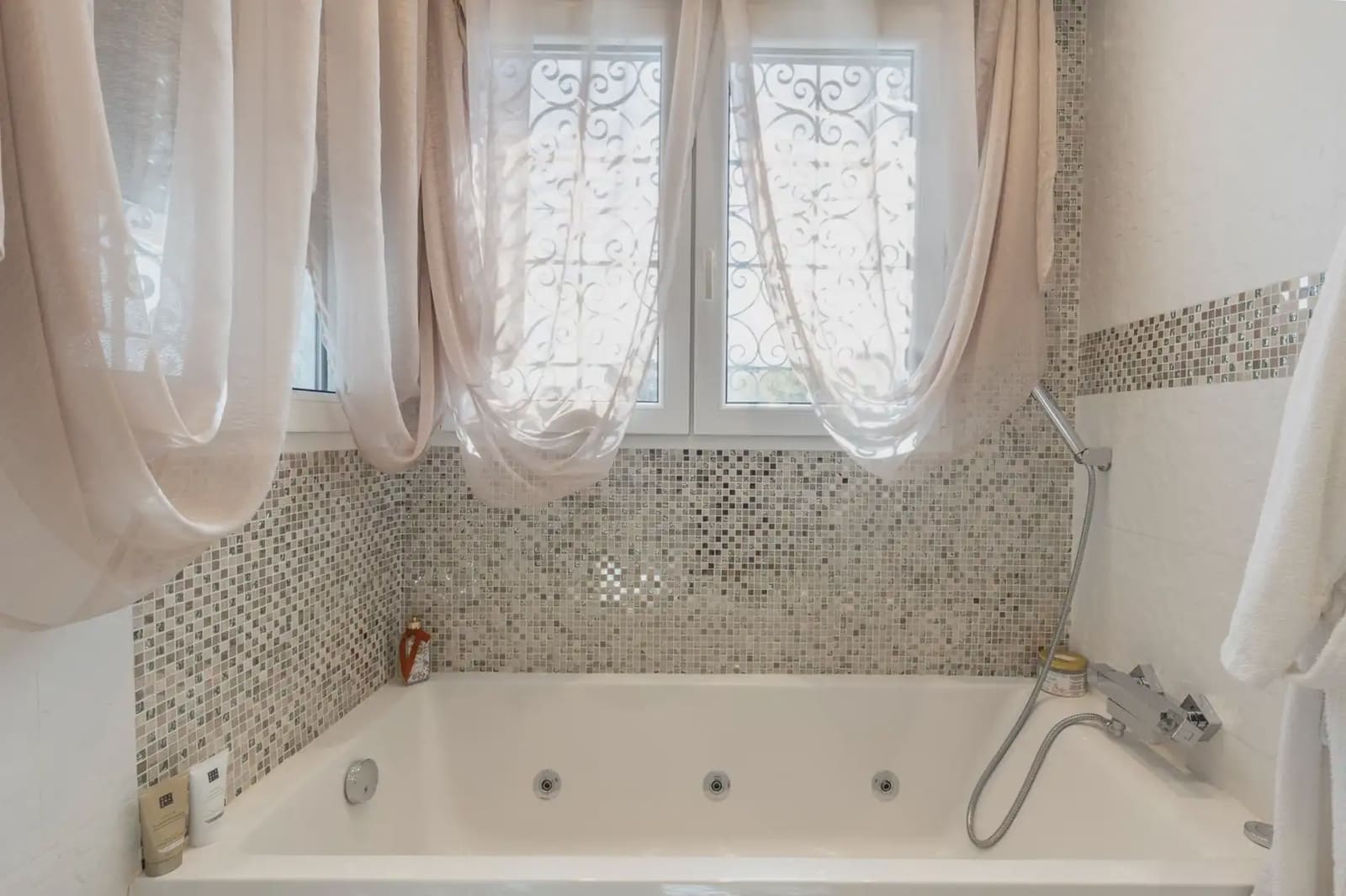 Dom blizniak na sprzedaż w Peligros z garażem - 395 000 € (Ref: 9837658)